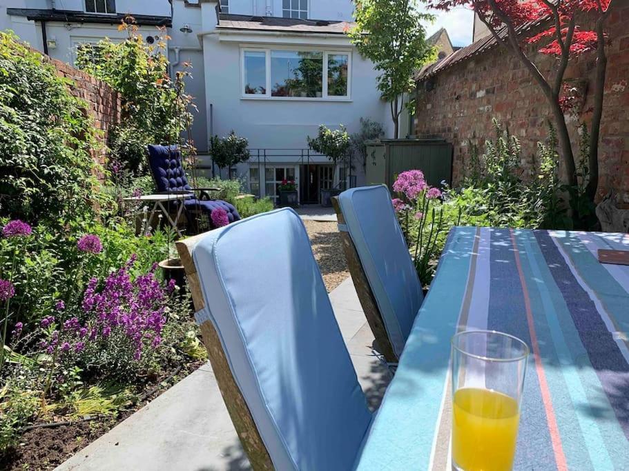 Four Bedroom Townhouse In Famous Suffolks Area Cheltenham Exterior photo