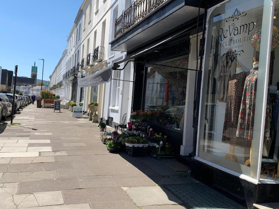 Four Bedroom Townhouse In Famous Suffolks Area Cheltenham Exterior photo