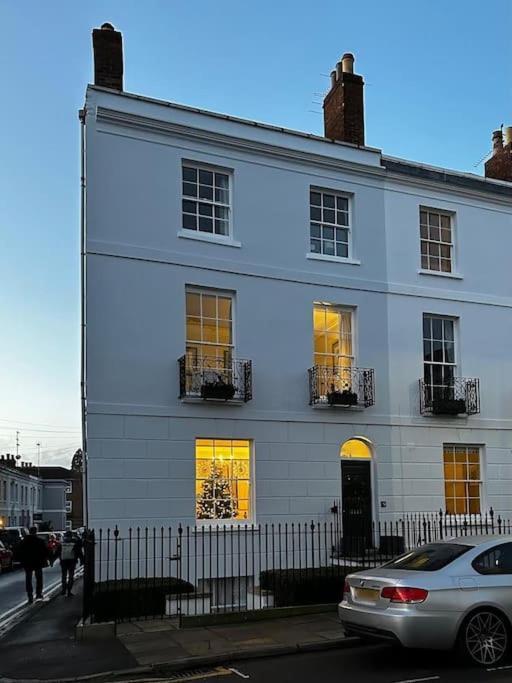 Four Bedroom Townhouse In Famous Suffolks Area Cheltenham Exterior photo